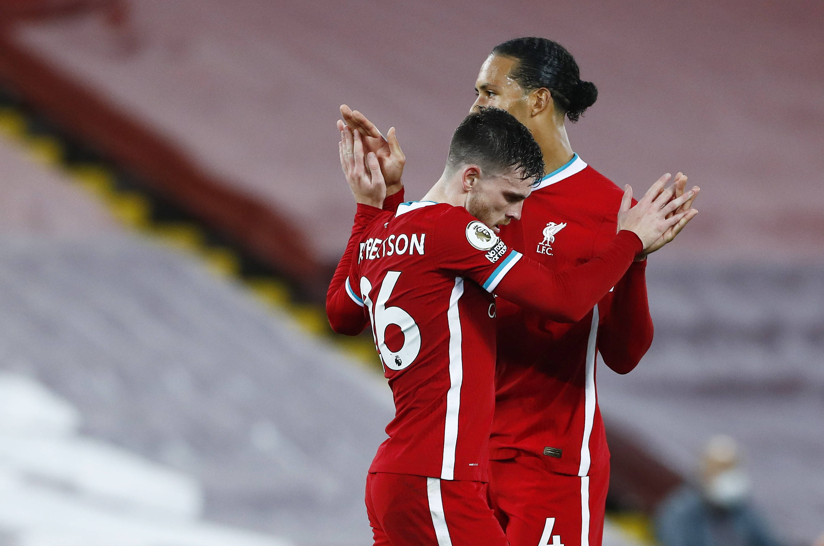 隊帶有一絲 隊帶有一絲